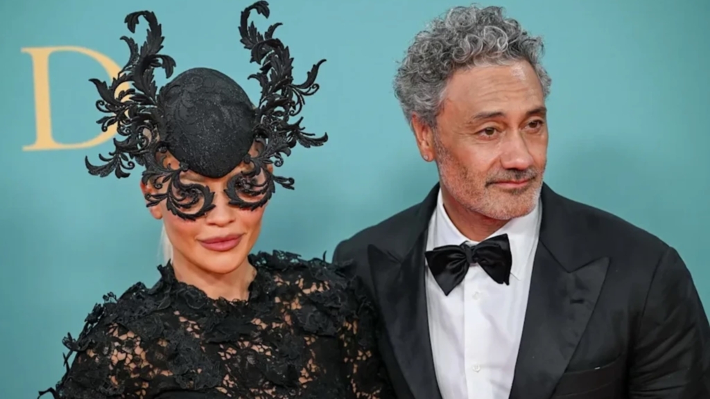 Taika Waititi zbulon sekretin e martesës së suksesshme me Rita Orën! “Duhet të investosh…”