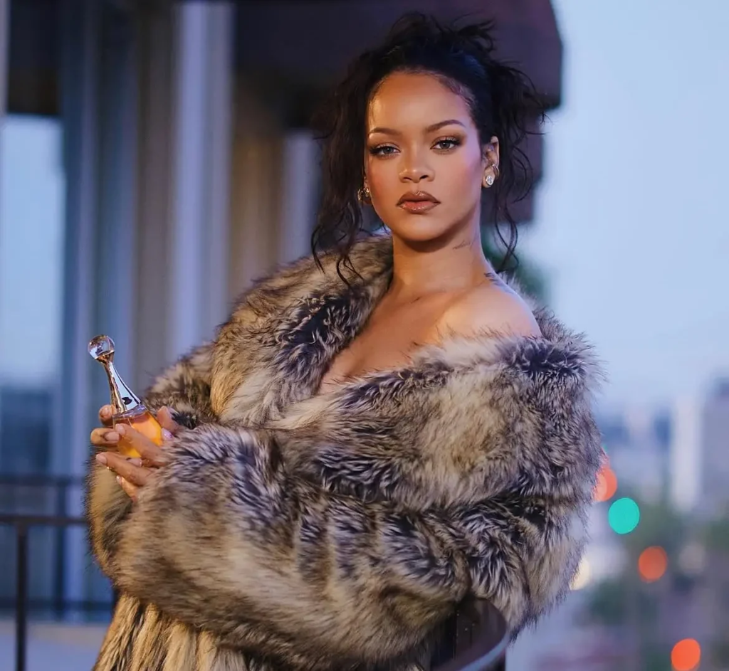 Rihanna zbulon një sekret të madh për fansat e saj: 170 këngë të papublikuara?