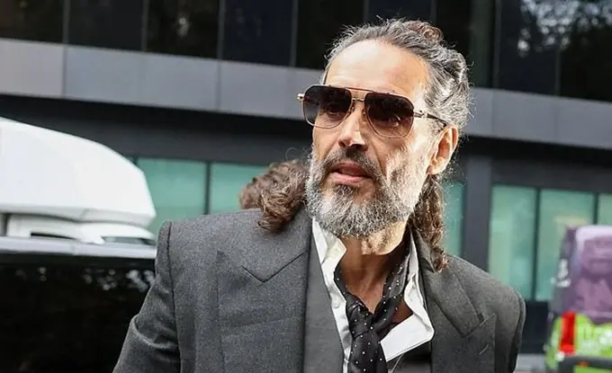 Rrëfimi i frikshëm i një gruaje: Russell Brand dhe momentet para akuzave për përdhunim