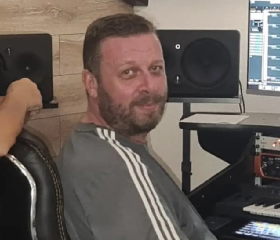Skandali i videove të Adrian Hilës: Këngëtarja denoncon shpërndarjen e pamjeve intime