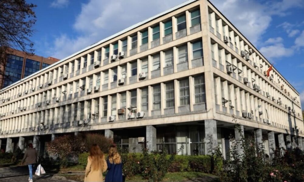 Apeli i Shkupit në krizë: Vetëm 7 gjyqtarë-porotë për 32 vende, shkaku pagesa e ulët