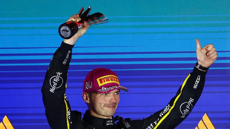 Verstappen thyen mallkimin e Singaporit, por lufta për titull bëhet më e vështirë – Vizion Plus